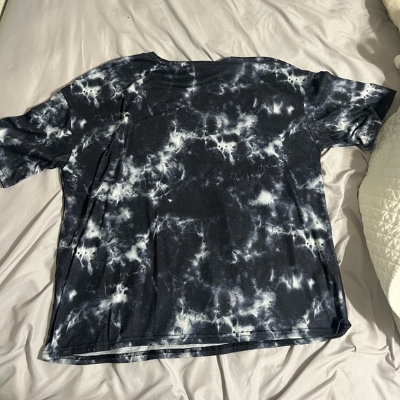 Graphic Tee - Picture 3 of 4